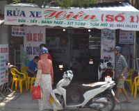 Rửa xe gắn máy Hiền